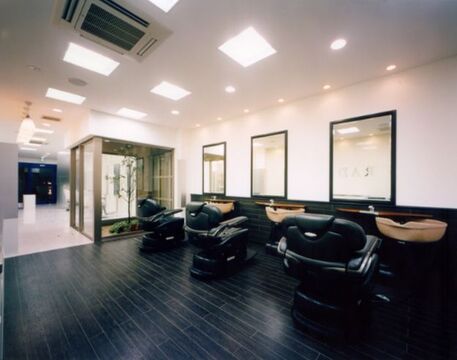 【丸太町】≪月給18万円〜≫≪社会保険完備≫≪20時までに退勤可能≫レッスンはあなたのペースで進められる◎オシャレな店内で美容師として成長しませんか “RADUNO hair creation（ラドゥーノヘアークリエイション）”からアシスタント（美容師）の求人☆★