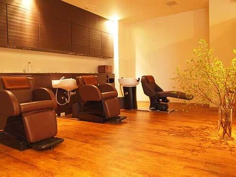 【諏訪野町】≪社会保険完備≫プライベートも充実させながら、お仕事！！20〜30代のお客様が多くご来店！オトナ女子をキレイにプロデュース！ヘアサロン「PECO Hair&Beauty Life Shop（ペコヘアアンドビューティーライフショップ）」からスタイリスト（美容師）の求人☆★☆