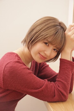 【尾久】◆完全週休2日制も選べる・土日休み相談可能・営業中レッスンOK・2年以内にデビュー可◆最短1年でのスタイリストデビューが叶います。カリキュラムが充実しており、しっかりスキルアップ可能「Soe（ソエ）」からアシスタント（美容師）の求人☆★☆