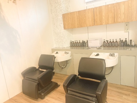 【今泉】≪プライベート充実OK・高収入も狙える≫業務委託なら売上により最大60％還元！面貸しは最大70％還元。顧客を活かし高収入を狙えます！集客好調のため、入客に不安な方も安心！！自分の時間を大事にしたいなら時短勤務可能！！施術・予約時間は無理のないように確保し、お客様の掛け持ちは基本無し！！最低保障1日1万円がある業務委託ヘアサロン「fam.（ファム）」からスタイリスト（美容師）の求人☆★