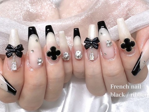 【心斎橋】≪スカルプやロングメニューが人気！≫≪メンズネイルメニューあり≫≪有給休暇消化率100％≫≪土日は月2回休みOK≫≪月給22万円〜≫≪社会保険完備≫≪月12日休みも可能≫有給休暇で連休もOK！頑張った分はしっかり歩合で還元！自分のライフスタイルに合わせて働く事の出来る環境ですよ！「Roi by joieange（ロアバイジョアアンジェ）」からネイリスト（ネイル）の求人★☆★