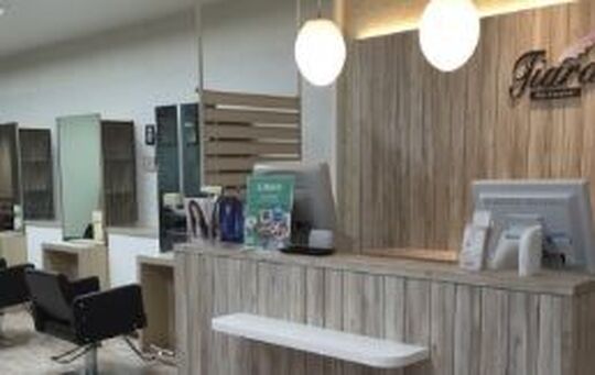 【千早駅】≪高月給スタート・お休み日数選択OK・社会保険完備・日曜日お休みOK≫充実した福利厚生で長くお仕事できる環境♪毎月多くのお客様がご来店される「Tiara JR千早駅店（ティアラジェイアールチハヤエキテン）」からスタイリスト（美容師）の求人☆☆