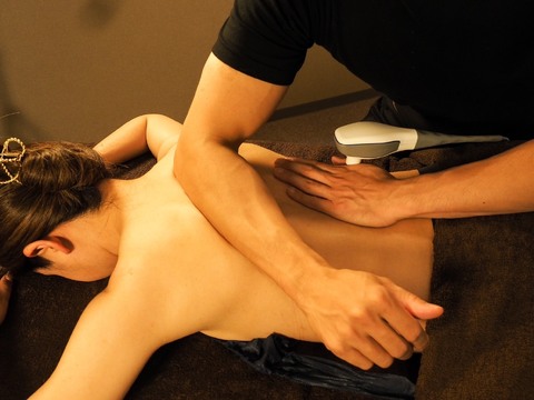 【心斎橋】美容業界経験者の募集！≪社会保険完備≫≪完全週休2日制≫≪日曜定休≫≪マシンメインの施術≫≪髪色・ネイル自由≫美容整形のダウンタイム期間を縮めるための施術を行うサロン！「術後の女神（ジュツゴノメガミオオサカシンサイバシテン）」からエステティシャン（エステ）の求人☆☆