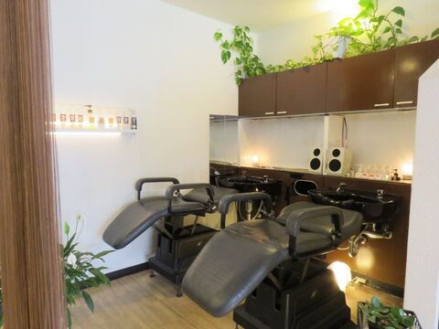 【鳴尾】≪社会保険完備≫≪月7〜8日休み≫≪残業なし≫なのでプライベートも充実させる事ができます。ゆったりとした雰囲気で長く働く事が出来る地域密着型サロン“hair salon lys（ヘアーサロンリス）”からスタイリスト・Jr.スタイリスト（美容師）の求人☆★☆