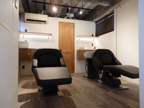 【赤坂駅】≪指名／フリー売上100％還元・完全自由出勤・集客の必要なし≫高い還元率なのでがっつり稼げる環境！ライフスタイルに合わせて働くことが可能な人気エリアにあるシェアサロン「Salon Mall 大名1号店（サロンモールダイミョウイチゴウテン）」からスタイリスト（美容師）の求人★☆