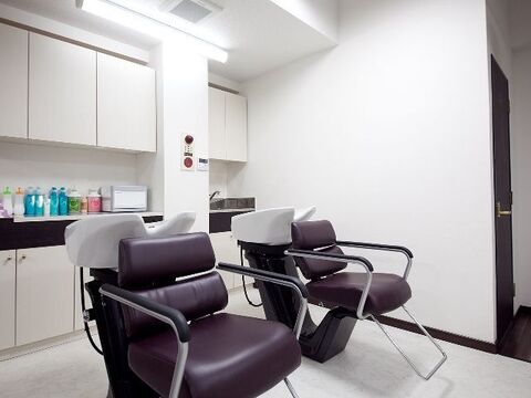 【塚口】≪月給24万円スタート≫≪完全週休2日制≫≪実働8時間≫プライベートも充実出来る★自然の光が店内に広がる温もりあるサロン“VIOLETTA hair＆space”からアシスタント（美容師）の求人☆★