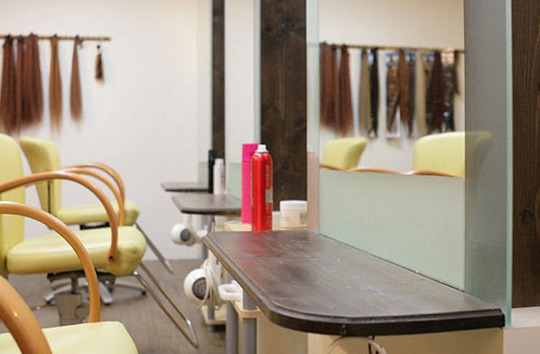 【椥辻】≪3ヶ月に1度ボーナスあり≫店舗展開するファミリー層に人気のヘアサロン！少人数制で地域密着&楽しくノビノビ働ける環境！独立支援あり！hairs BERRY 椥辻店（ヘアーズベリーナギツジテン）からスタイリスト（美容師）の求人★☆