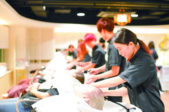 【西中島】≪未経験から大歓迎≫美容師の経験を活かして働ける美容学校の教員！生徒さんの夢を叶えるためやりがいのあるお仕事です！「大阪ビューティーアート専門学校（オオサカビューティーアートセンモンガッコウ）」から教員・講師の求人☆★