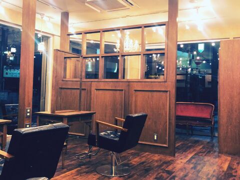 【河内小阪】≪在籍スタッフの報酬は40万円前後≫≪正社員は月給28～30万円≫≪最低保障給あり≫≪入客に心配のない集客力≫業務委託が初めての方でも大歓迎！！自由出勤制度でON OFFメリハリ♪多数の薬剤を取り扱い豊富なメニューで単価アップもしやすい★最新の薬剤をいち早く導入し最新美容を提供するAmeri cher.（アメリシェール）からスタイリスト（美容師）の求人☆★