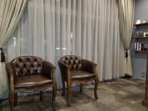 【鶴見】■月8日休み・実働8時間・社会保険完備・有給休暇あり■デビューまでの年数を自己設定！目標を明確にして着実に成長を目指しますcarin 鶴見店（カリンツルミテン）からアシスタント（美容師）の求人☆★