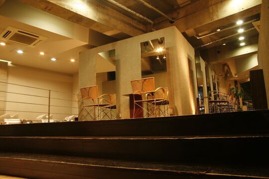 【梅田】≪有給休暇あり≫≪選べる休日数≫≪社会保険完備≫月給60万円も可能にする高単価と高歩合！お客様を大切にする接客重視のサロンです。営業時間を使ってスタイリストも勉強するので、デビュー後も成長を続けられるのも魅力です！「SARAJU 梅田店（サラジュウメダテン）」からスタイリスト（美容師）の求人☆★