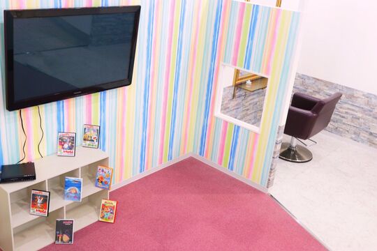 【曽根】≪完全自由シフト制≫≪最低保証給あり≫≪マンツーマン入客≫薬剤など商材も充実しているので、提案できるメニューも豊富！理想の働き方ができるサロン「IDEAL 豊中桜塚店（イデアルトヨナカサクラヅカテン）」からスタイリスト（美容師）の求人☆★