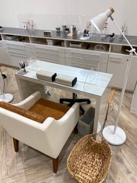 【イオンモール高知】≪月休8日・社会保険完備・実働8時間・指名料全額還元≫経験の有無に関わらず活躍できる環境！先輩スタッフから丁寧に技術指導します！アイラッシュ・ネイルを取り扱うトータルビューティーサロン「lolo. by Rayche（ロロバイレイチェ）」からネイリスト（ネイル）の求人☆☆