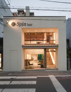 【烏丸】◇◆社会保険完備◆退職金制度あり◆住宅手当あり◆◇新商品や新メニューをドンドン取り入れ、最新のトレンドを発信！まつげエクステや着付けも学べます。幅広い分野で活躍できる美容師になりたいならココ♪Spin hair 高倉店（スピンヘアータカクラテン）からアシスタント（美容師）の求人☆★☆