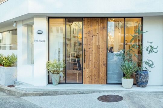 【苦楽園口】≪土日祝休みOK≫≪営業中レッスンOK≫プライベートも楽しんでください！カッコイイ美容師を目指しませんか ？「OVER THANKS.（オーバーサンクス）」からアシスタント（美容師）の求人☆★