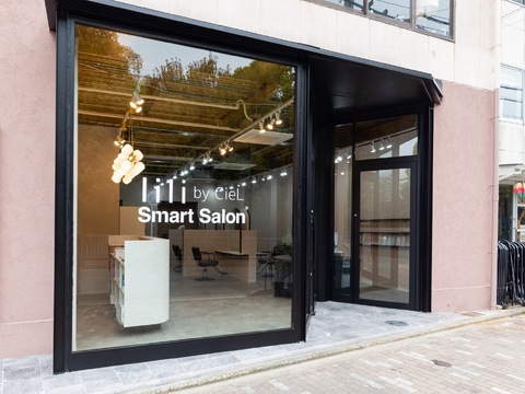 【藤森】≪毎週日曜、月曜定休≫≪完全週休2日制≫≪社会保険完備≫≪営業時間外レッスン無≫≪まつエク、ネイル併設サロン≫9～17時までの営業のためプライベートの時間も確保できますよ！自主性を尊重したレッスンが可能！プライベートも大切にしながら働いていく事ができますよ！「lili by CieL Smart Salon（リリバイシエルスマートサロン）」からアシスタント（美容師）の求人★☆