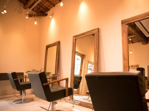 【近鉄八尾】≪休憩1時間あり≫≪土日休み相談OK≫落ち着いた雰囲気のある木目調のオシャレサロン！営業が終わり次第退社可能！アットホームで働きやすい環境「noi（ノイ）」からスタイリスト（美容師）の求人☆☆