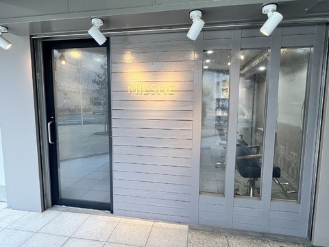 【岡町】≪完全週休2日制／有給休暇あり／土日休みOK／社会保険完備／実働8時間で18時半には退勤可能≫ショート、脱白髪染めが大人女性から大人気！プライベートを大事に働きやすい環境の完全マンツーマンサロン「MILSHE（ミルシェ）」からスタイリスト（美容師）の求人☆★☆