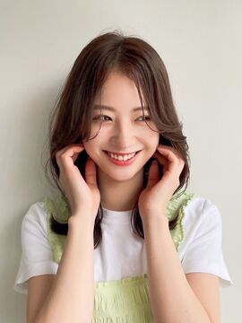 【梅田】≪月8,9日休み&有給休暇あり≫≪社会保険完備≫≪ 最短1年半デビュー≫ 輝き愛される美容師へ成長できる人気ヘアサロン！女性スタッフが多く活躍しているサロン！充実の福利厚生と好条件が整い安心して長く働ける環境です！「fosta 大阪梅田店（ホスタオオサカウメダテン）」からアシスタント（美容師）の求人☆★