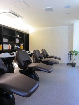 【野田】《フリー40％／指名45％＋指名1名あたり500円バック》低単価でも高品質のサービスを提供★20日出勤で月に30万円以上稼ぐスタッフさんも在籍しています。“merry 野田店（メリーノダテン）”からスタイリスト（美容師）の求人☆☆