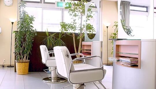 【上山口】≪社会保険完備♪≫≪入客チャンス大≫安心して長く働ける環境が整ったアットホームサロン！慰安旅行や、社内イベントが盛りだくさんでスタッフ同士とっても仲良しなのもおすすめのポイント♪“New Style Four Seasons（ニュースタイルフォーシーズン）”からスタイリスト（美容師）の求人★☆