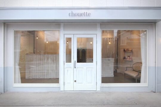 【JR八尾駅】≪完全週休二日制＆社会保険完備≫新規のお客様は優先的に入客させてもらえるので、顧客作りをしていけますよ！都心部で活躍されたオーナーさんが手掛ける地域密着型お洒落サロン「chouette（シュエット）」からスタイリスト（美容師）の求人☆☆