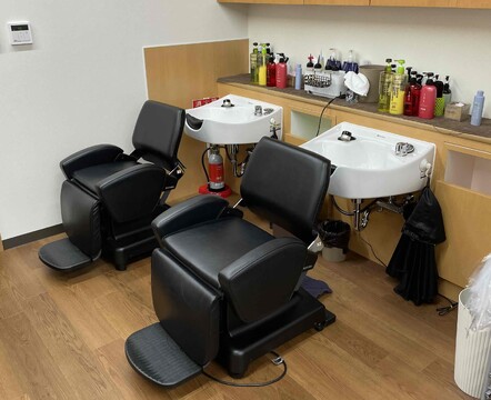 【土山】≪時短勤務OK≫≪日曜休み≫≪残業なし、その後の用事もしやすい≫日曜休みで、仕事と家庭を両立！自分のライフスタイルに合わせて働ける地域密着サロン「ゆうゆう美容室 稲美店（ユウユウビヨウシツイナミテン）」からスタイリスト（美容師・理容師）の求人☆★☆