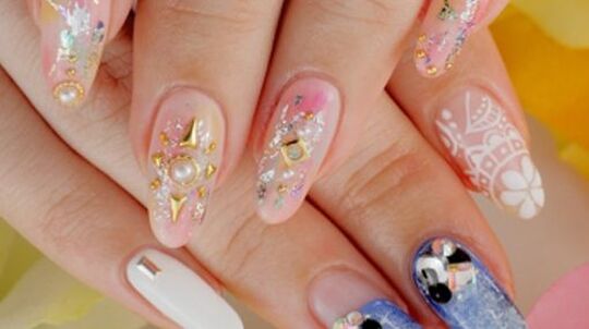 【難波】《社会保険完備★スタッフ定着率GOOD★》リーズナブル×高技術のネイルサロン★丁寧なカウンセリングでお客様の要望にじっくり耳を傾けイメージを形に 続々と店舗展開を行う人気サロン”SOU（ソウ）”からネイリスト（ネイル）の求人です★☆★