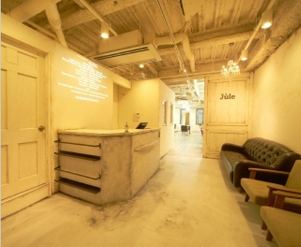 【三宮】社会保険完備★定期的に撮影も行っているので、クリエイティブな活動にも参加でき、スタッフさん同士も仲良しで長く務めることが出来る環境♪アンティーク調のオシャレなサロン“Jule（ジュール）”からアシスタント（美容師）の求人☆☆