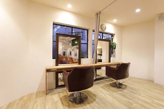 【塚口】≪社会保険完備≫≪月8.9日休み≫離職率も低いので安心して働ける！プライベートも充実！ON・OFFをしっかりメリハリつけて働くことが出来るサロン「chill out 本町店（チルアウトホンマチテン）」からアシスタント（美容師）の求人★☆★