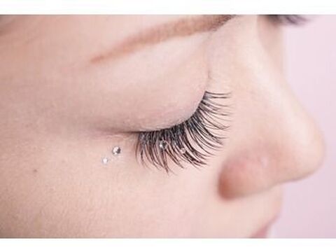 【京橋】≪社会保険完備≫≪トレンド発信型ヘアサロン併設≫「土日祝は19時まで＆実働8時間」でメリハリ付けて働ける環境！！お客様との距離が近い素敵な空間！美容室併設だからおしゃれして働ける！「huluhulu by LANDI IVY joure 京橋店（フルフルバイランディアイビージュールキョウバシテン）」からアイリスト（まつげエクステ・まつげパーマ・アイブロウ）の求人☆☆