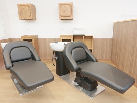 【鮫洲】≪社会保険完備≫≪土日どちらかの固定休みOK≫≪引っ越し支援制度あり≫正社員・パート・業務委託から選択OK！30～60代の幅広い年齢層の方が利用する地域密着型サロン「TSUNE（ツネ）」からスタイリスト（美容師）の求人