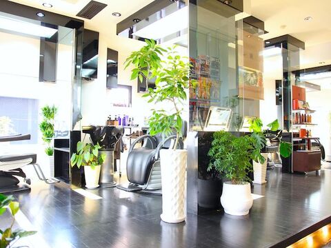 【心斎橋】パリに本店がある本格派サロンで経験を積まれたオーナーさんのフレンチカットが人気の秘密♪質の高いカット技術を目的に美意識の高いお客様が通うサロンLe Ciel（ルシェル）からスタイリスト（美容師）の求人☆★☆