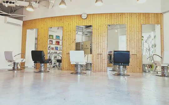 【青山】◆住宅手当あり・月8日休み・6.5時間労働◆過去賞与基本給3〜4.5ヶ月分の実績あり！ハイトーンカラーやアフロ、ドレッドなどの特殊パーマに強い老舗メンズサロンです！業界高水準の待遇が魅力の「BAYAKA HAIR DESIGN MEN’S（バヤカヘアーデザインメンズ）」からスタイリスト（美容師・理容師）の求人☆★