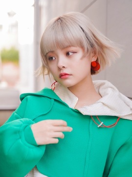 【明治神宮前】≪実働8時間≫≪土日祝休みOK≫クリエイティブ領域やSNS運用にも注力している人気サロン！稼ぎやすさも働きやすさも兼ね備えたスタッフ想いの環境です！「SHARON（シャロン）」からスタイリスト（美容師）の求人★☆