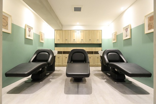 【武蔵小山】◆月40万円の保障あり・社会保険完備・ライフスタイルに合わせた雇用形態を選択◆ガッツリ稼ぎたい方や安定を求める方、お休み多めでプライベート重視の方など、どの希望でもOK！トレンドスタイルを提供し、たくさんのお客様を担当できる「REM 武蔵小山（レムムサシコヤマ）」からスタイリスト（美容師）の求人☆★