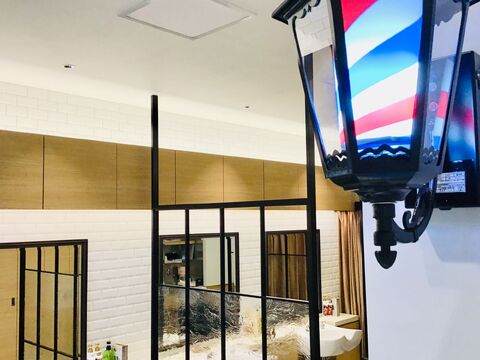 【東京駅】≪半年後には月給25万円以上≫≪月9日休み≫≪有給休暇あり≫≪社会保険完備≫「社員第一主義」！働きやすくて、やりがいを感じられる環境です。働き盛りのMENSに愛されるショップです「銀座マツナガ 日本橋店（ギンザマツナガニホンバシテン）」から理容師（理容室）の求人★☆