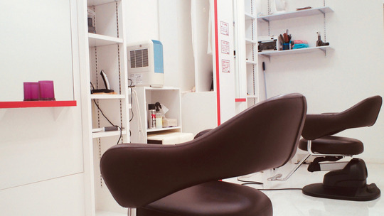 【イオン大宮】≪休日数選択可能≫≪ 社会保険完備≫ 抜群の待遇面を整えたカット専門店！安心して長く働くことができる環境です！「QUICK CUT BB イオン大宮店（クイックカットビービーイオンオオミヤテン）」からスタイリスト（美容師・理容師）の求人☆★