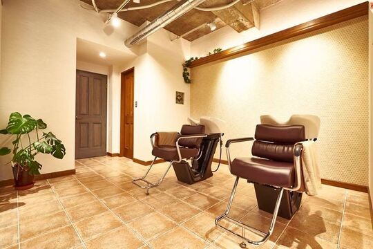 【今福鶴見】≪社会保険完備≫マダム層のお客様から人気のヘアサロン！地域密着型の少人数制サロン！「sleek hairclinic&spa（スリークヘアクリニックアンドスパ）」よりスタイリスト（美容師）の求人☆★