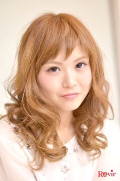 【東志免】≪社会保険完備≫≪住宅手当あり≫海外研修・カット講習・メイク講習など幅広く技術を学ぶことができるヘアサロン「Sweet Ravir（スウィートラヴィール）」からスタイリスト（美容師）の求人☆★