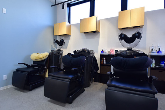 【イオン都城】≪完全週休二日制・実働8時間・営業時間18時まで・社会保険完備≫お手頃な価格でワンランク上の技術・接客・空間をお客様に提供！長年お客様から愛されているヘアサロン「ハヤスズ 美容室（ハヤスズビヨウシツ）」からスタイリスト（美容師）の求人☆☆