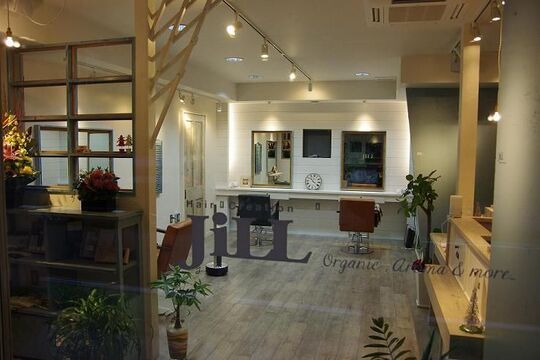 【六本松】≪有給休暇あり≫オーガニックにこだわりアリ！！日常の喧騒を忘れられる ”癒し”のプライベートサロン「Hair Creation JiLL（ヘアー クリエイション ジル）」からJr.スタイリスト・スタイリスト（美容師）の求人☆★