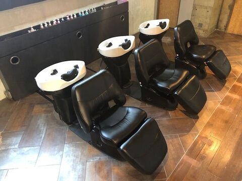 【磯子】≪有給休暇あり・2年以内でのデビュー可能・営業時間内レッスンあり・住宅手当あり・社会保険完備≫自社研修センターで営業中にしっかりとレッスンできます！マンツーマンでスタイリストさんにも見てもらえるので、着実に成長可能なdie Schere（ディシェーレ）からアシスタント（美容師・理容師）の求人☆★☆