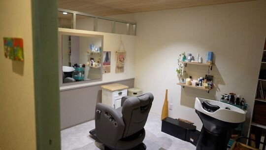 【山科駅】≪入社3ヶ月で月給30万円の実績あり≫≪月8日休みでプライベートも充実≫≪社会保険完備≫≪土日祝の休みも相談可能≫集客もしっかりあるので入客に困りません◎独立支援や経営についても学べる環境！◎「髪質改善専門店 Lily 京都山科店（カミシツカイゼンセンモンテンリリーキョウトヤマシナテン）」からスタイリスト（美容師）の求人☆★