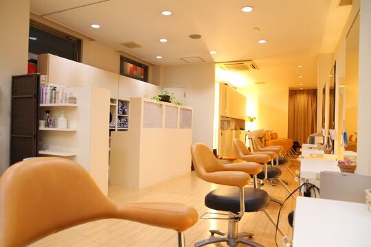 【西新】≪社会保険完備≫≪完全週休2日制≫スタイリストデビューは平均1年半！充実した福利厚生アリ！！長くお仕事出来る環境のヘアサロン「Presto 西新店（プレストニシジンテン）」からアシスタント（美容師）の求人☆☆