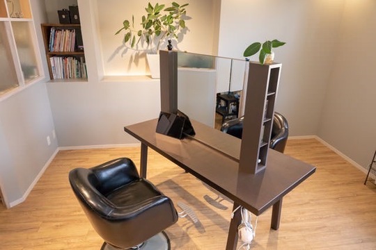 【JR二日市駅】≪営業中レッスンOK・月休7,8日・社会保険完備・練習が無ければ18時頃の退勤可能≫地域密着型で多くの大人女性に愛されています。早くて2年でスタイリストデビューが可能なヘアサロン「Pulin-hair time（プリンヘアタイム）」からアシスタント（美容師）の求人★☆