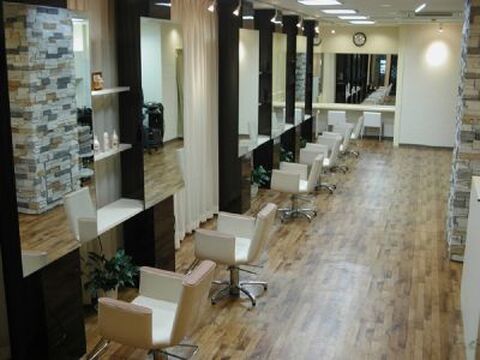 【香里園】丁寧な技術と接客で常連さんから支持され続けてます！親しみやすいスタッフさんが活躍する環境で一緒にがんばりませんか？夜もほとんど遅くならないのでプライベートも充実！地域密着型アットホームサロン「hair remake Mai （ヘアリメイクマイ）」からアシスタント（美容師）の求人☆☆