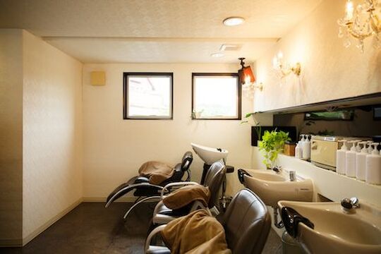 【遠賀野】≪月給23万円〜・社会保険完備・第3日曜日休≫高い歩合の還元率＋働きやすい条件があるので長くお仕事できる環境が揃っています♪オシャレでかわいいヘアサロン「Janna worth（ジャンナワース）」からスタイリスト（美容師）の求人☆★