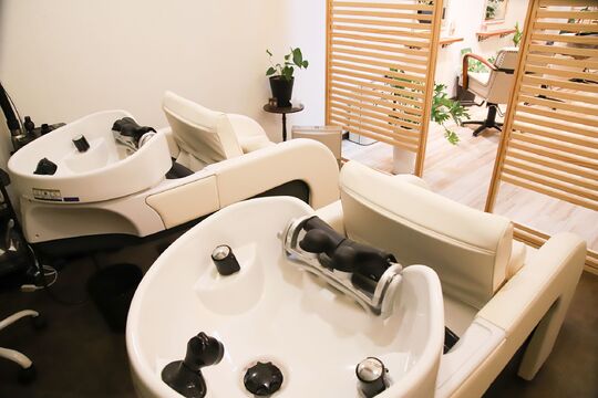 【丹波口】≪月8,9日休み≫≪営業中レッスンOK≫レッスンはオーナーによるマンツーマン指導！頑張り次第では最短2年でデビューもできますよ！「bouquet（ブーケ）」からアシスタント（美容師）の求人☆★☆