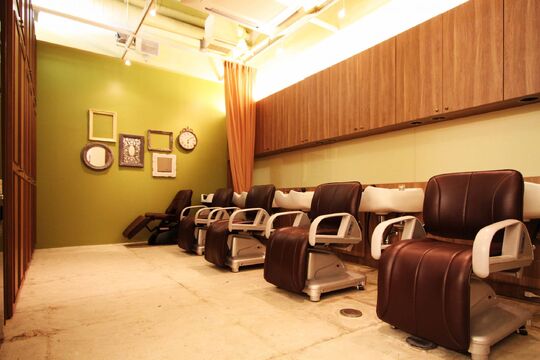 【西宮北口】来客数が多く入客チャンス大♪社保完備で安心勤務！有給休暇あり♪コミュニケーションを大事にし長く働けるサロン♪“axt 西宮北口本店 (アクストニシノミヤキタグチホンテン)”からスタイリスト(美容師)の求人☆★